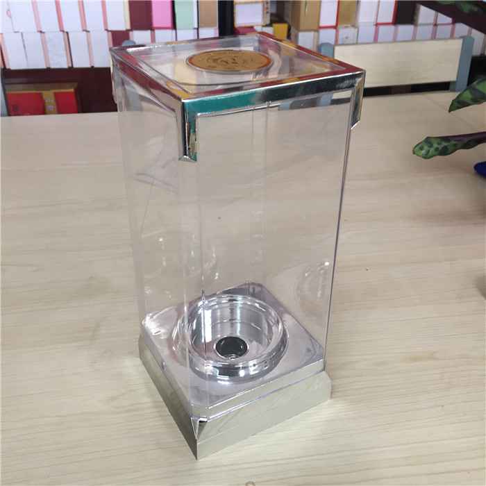 大四(si)方亞(ya)克力(li)加角(jiao)邊酒(jiu)盒