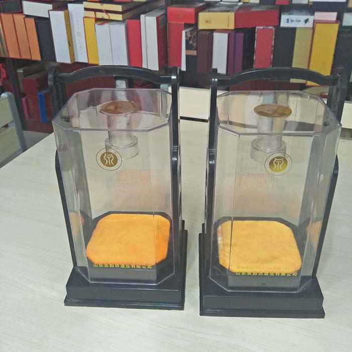 三(san)斤壇裝(zhuang)透明盒(he)